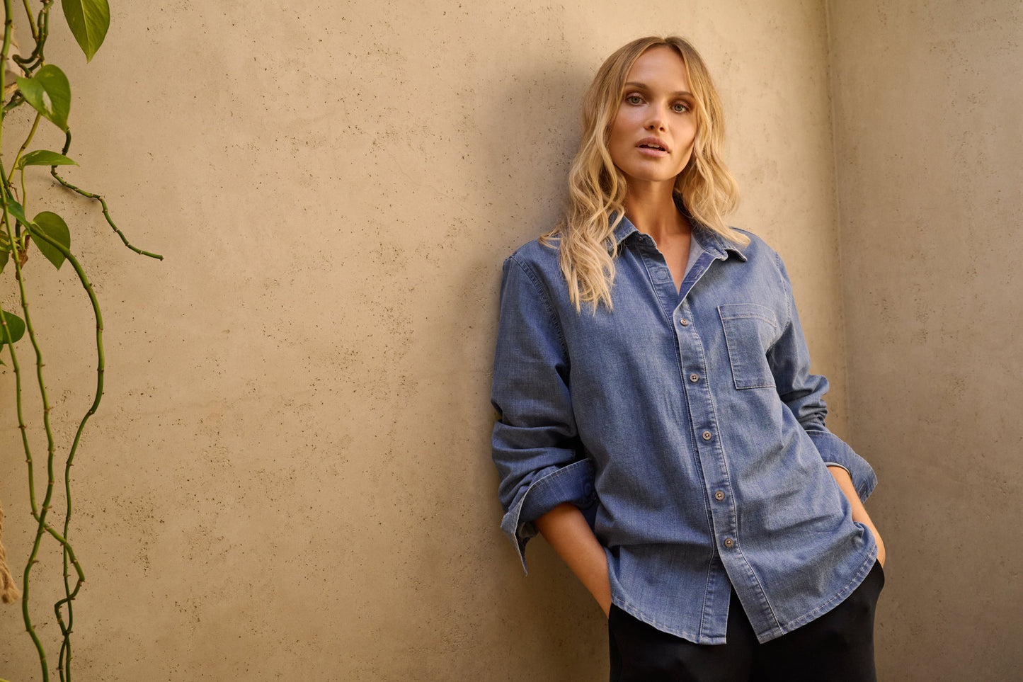 Joe Woven Magnetic Shirt in Chambray