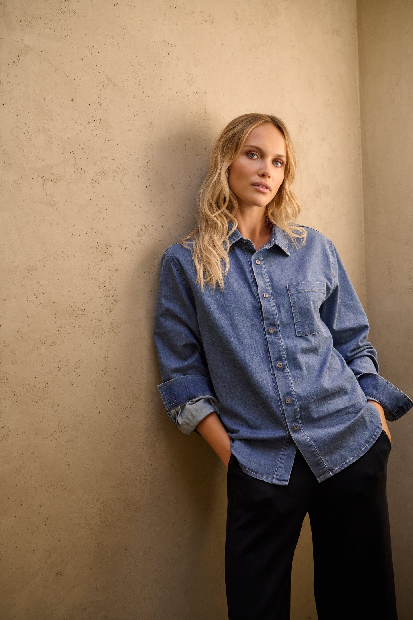 Joe Woven Magnetic Shirt in Chambray