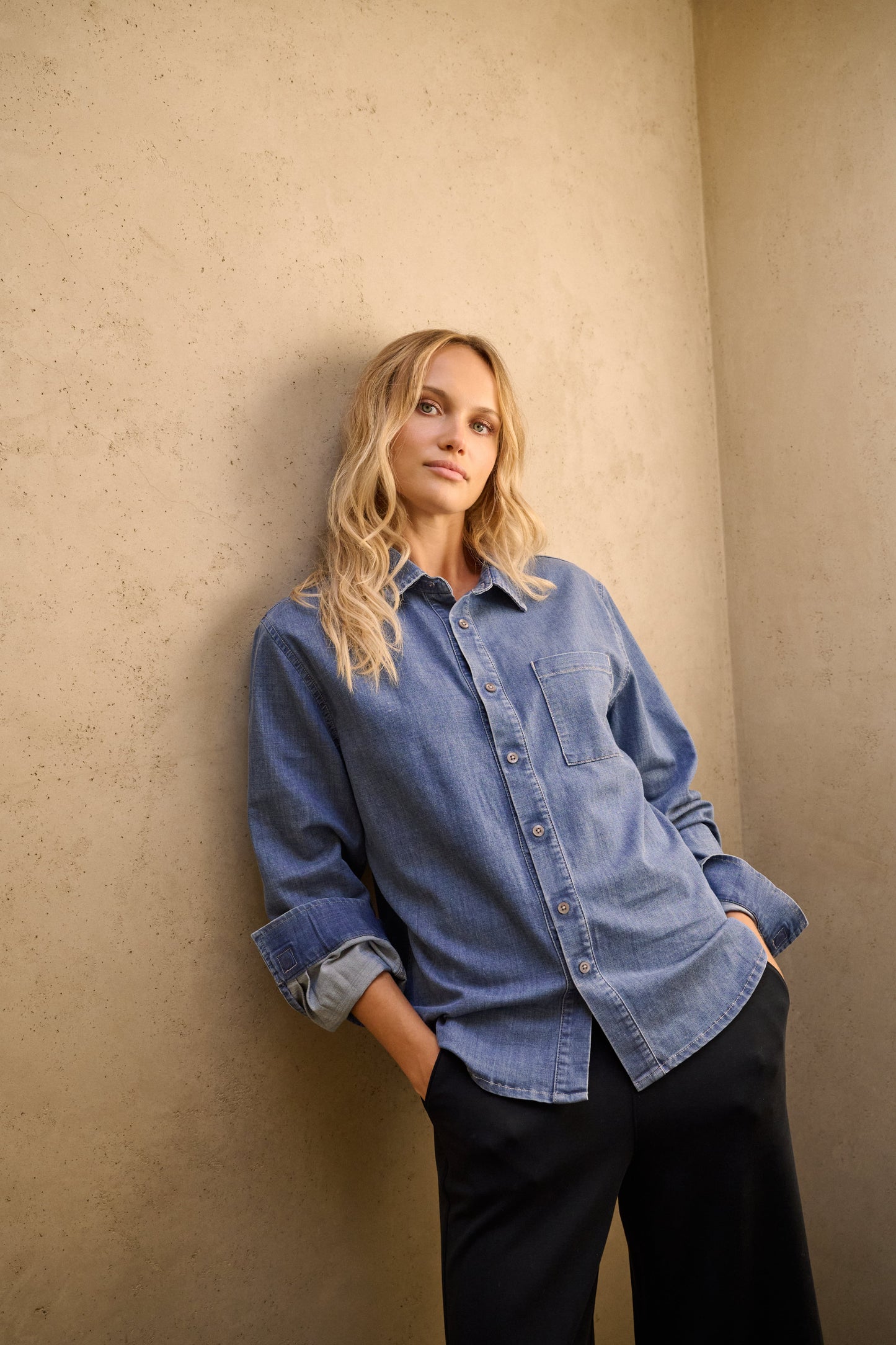 Joe Woven Magnetic Shirt in Chambray