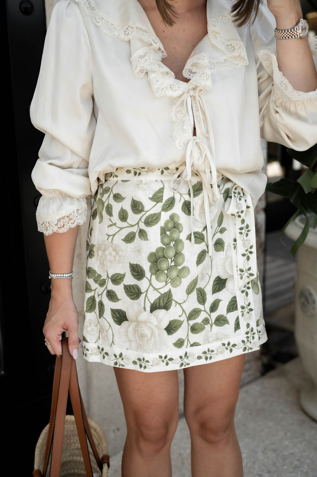 Evelyn Mini Linen Wrap Skirt in Roses on the Vine
